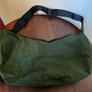 Baggu Medium Nylon Crescent Bag in Green